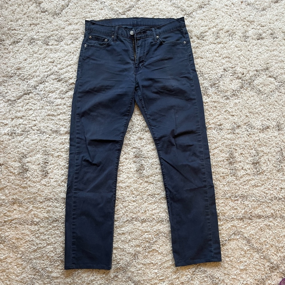 Levis 513 in Navy cotton twill. Slim straight, 32x30 (tailored)